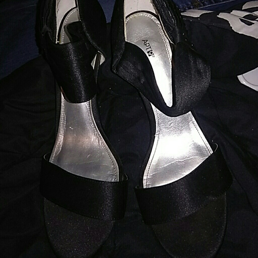Black heels with bow on side